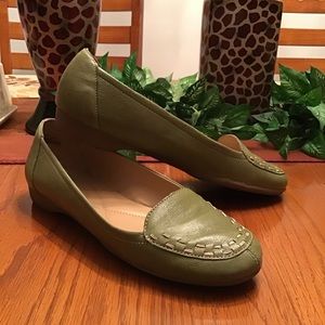 E.U.C. NATURALIZER Olive Leather Flats, SZ 11
